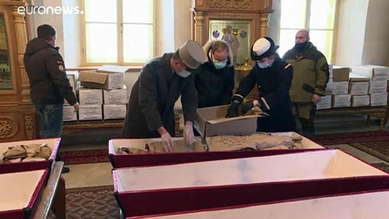 La paix 200 ans après la Bérézina ; les soldats russes et français enterrés ensemble