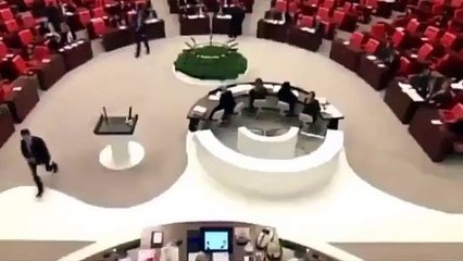 CHP'li vekil rahatsız oldu! 'Çocuklara neden namazı sevdiriyorsunuz?'