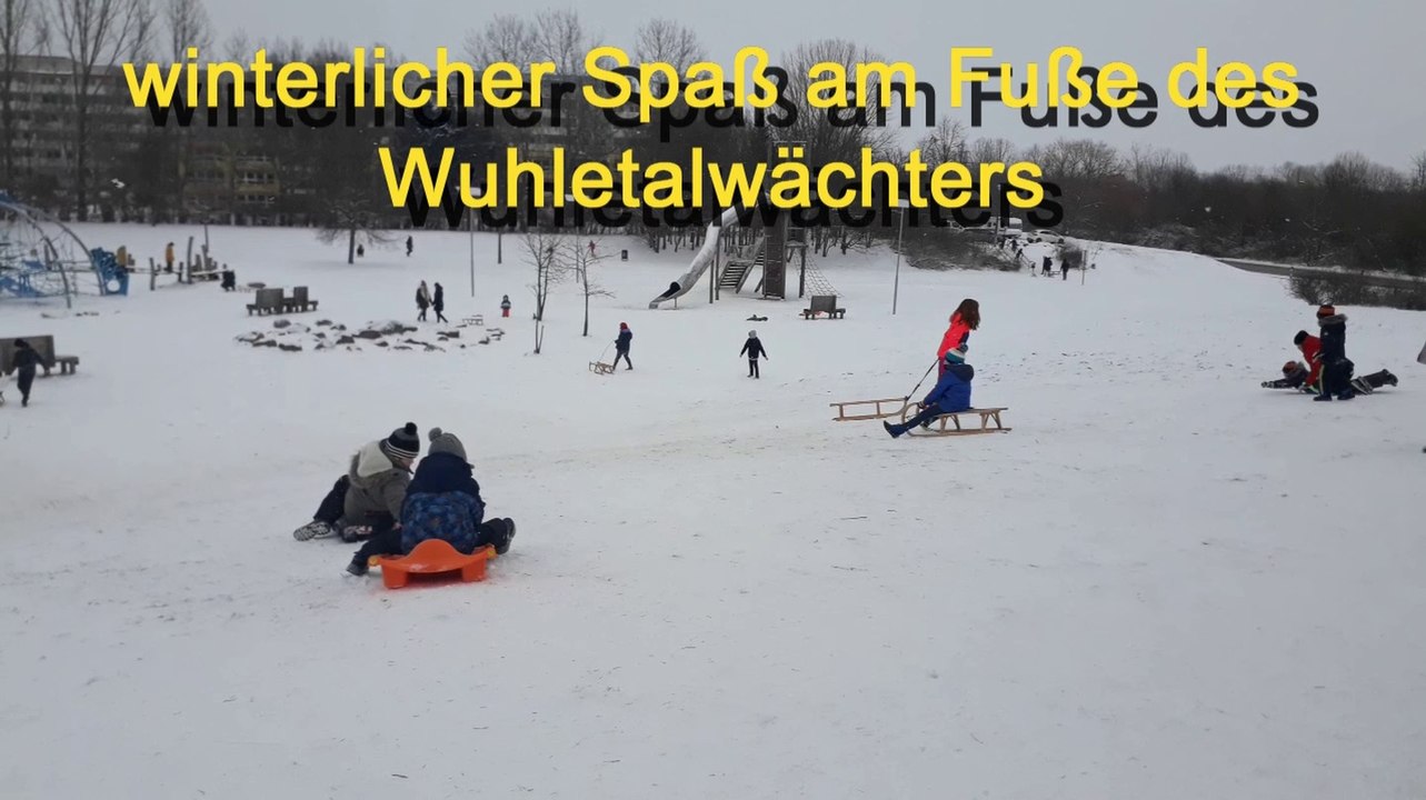 Winterlicher spaß am fuße des wuhletalwächters