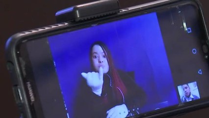 Una luz de esperanza: algunos niños sordos ya cuentan con interprete en sus clases virtuales