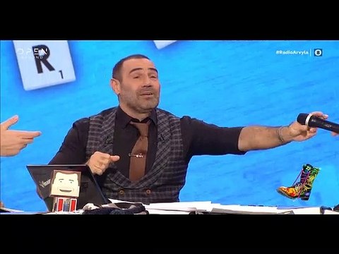 Ράδιο Αρβύλα: Πολύ γέλιο! Έπεσε ο ήχος στην εκπομπή - Η on air μάχη και το τεχνικό λάθος