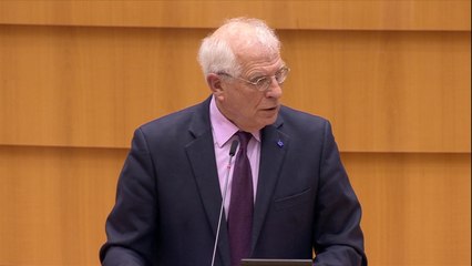Borrell contesta a Puigdemont que Navalni está preso y fue envenenado