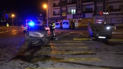 - İki otomobilin hurdaya döndüğü kazada 1'i bebek 7 kişi yaralandı