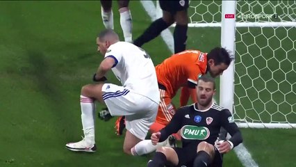 Deux buts en deux minutes : Slimani et Cornet font le break pour Lyon