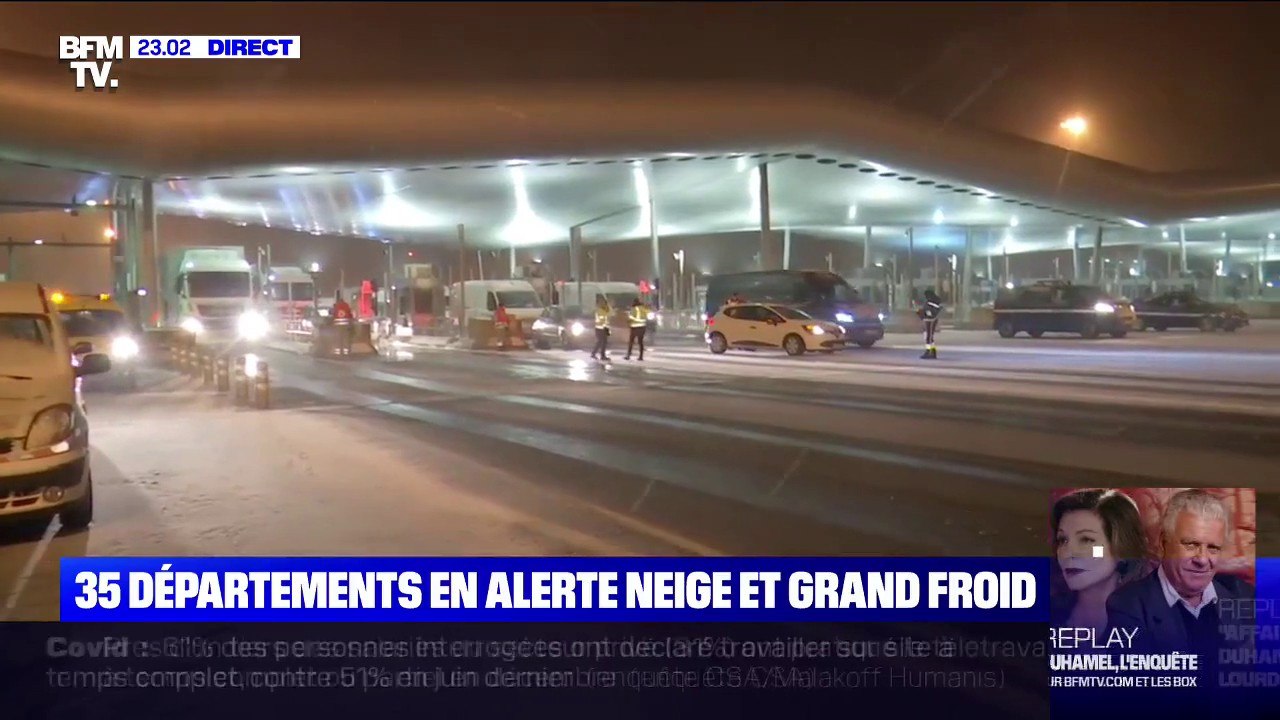 Neige dans les Yvelines: au péage de Saint-Arno...