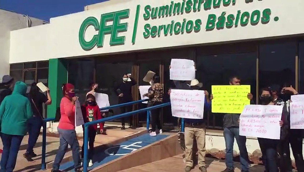 ¡Hartos! Toman usuarios oficinas de la CFE en Guasave