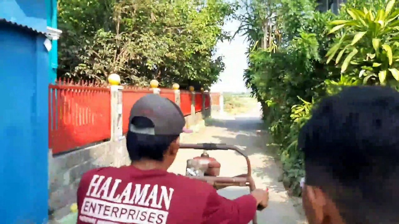 On the way to the river for picnic
