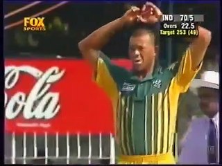 Sadagoppan Ramesh and Robin Singh smashing Powerful Australian Bowling