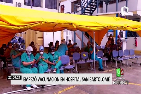 Personal de salud del Hospital San Bartolomé reciben vacuna contra la COVID-19