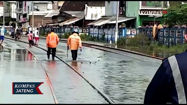 PT KAI Daop 4 Semarang Tinggikan Rel yang Terendam Banjir