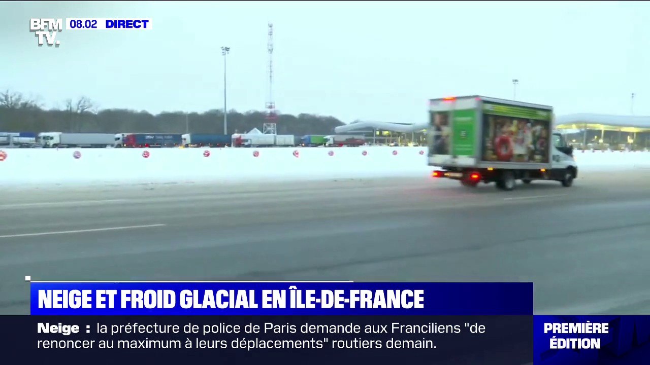 De nombreux poids lourds immobilisés au péage de Saint-Arnoult en raison de la neige