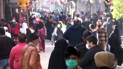 Kalabalık sokaklar koronaya davetiye çıkardı