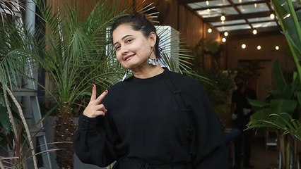 Rashami Desai Snapped at Restaurant Lokhandwala | FilmiBeat