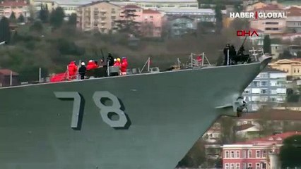 ABD savaş gemileri peş peşe Boğaz'dan geçti