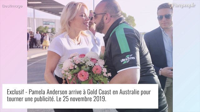 Pamela Anderson mariée : robe bleue et bottes en caoutchouc, découvrez son étonnante tenue pour le jour J