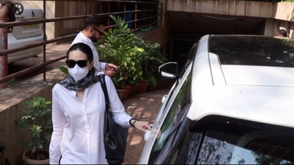 Saif Ali Khan and Karishma Kapoor Snapped at Bandra | FilmiBeat