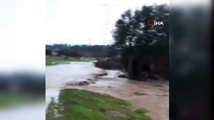 Soma'da şiddetli yağış nedeniyle evleri su bastı