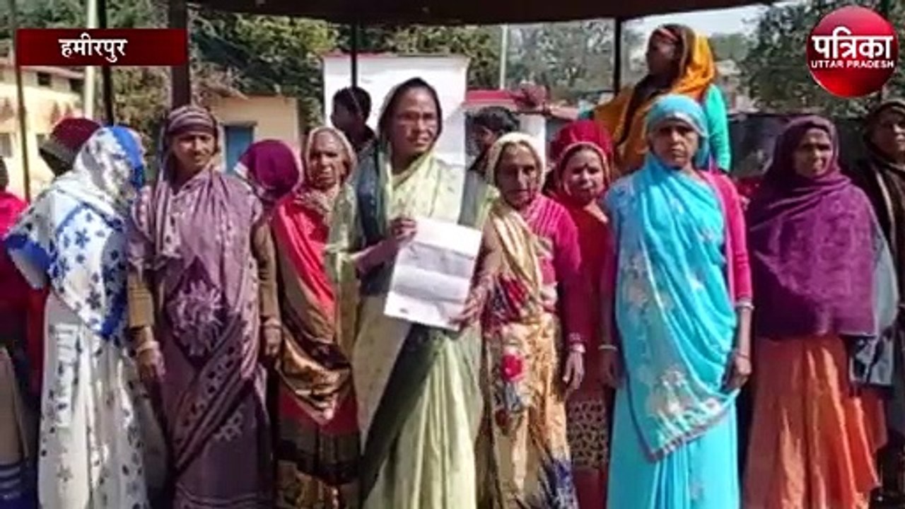 इस मांग को लेकर महिलाओं ने कलेक्ट्रेट परिसर में किया प्रदर्शन