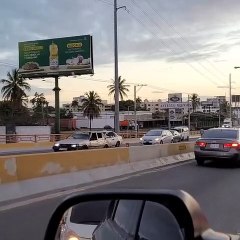 Se incendia camioneta "platanera" en elevado de la Kennedy con Núñez