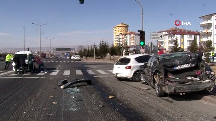 - Freni patlayan kamyon 4 lüks aracı biçti