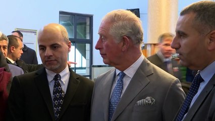 Herdeiro da coroa britânica é vacinado