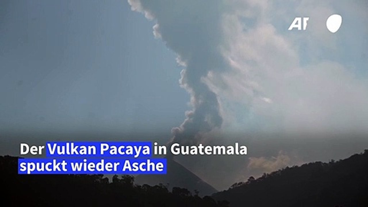 Vulkan Pacaya in Guatemala spuckt Asche
