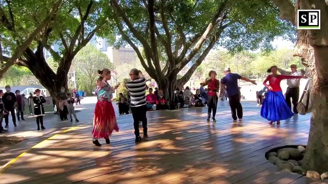 Xinjiang Uyghurs DANCING in China [Shenzhen, Guangdong]