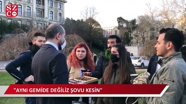 Melih Bulu'nun çikolata ikramına öğrencilerden tepki: Biz sizinle aynı gemide değiliz