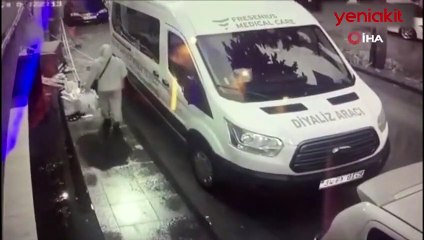 İzmir'de yaşlı kadın kapağı çalınan rögarın içine düştü!