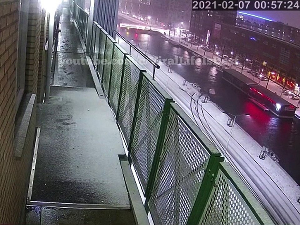 Ce conducteur part en dérapage à cause du verglas et termine dans une rivière !