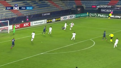 Penalty, rien ou simulation ? L'arbitre a tranché et a averti Yago, tombé dans la surface du PSG