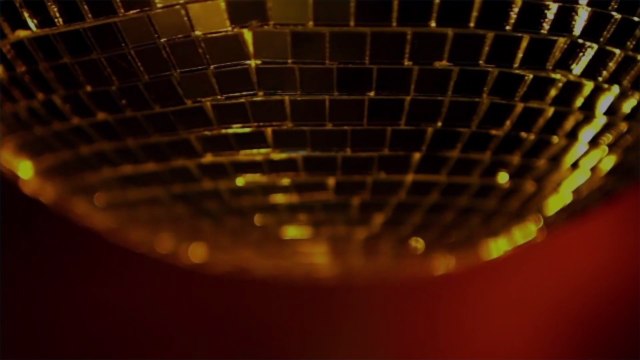 Watch ‘Dolly Parton’ and ‘Elvis’ Perform Virtual Weddings Live From A Nashville Motel