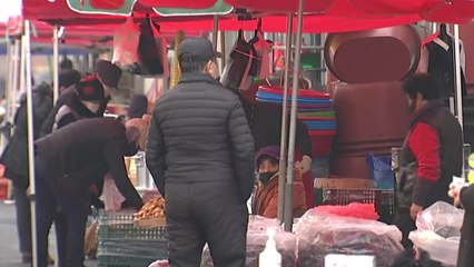 발 디딜 틈 없었는데...연휴 첫날 오일장도 '활기가 뚝' / YTN