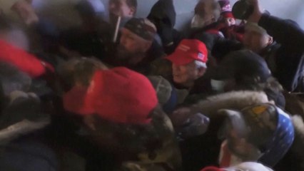 '트럼프 탄핵근거' 새 영상 공개...전기봉 들고 의장실 난입 / YTN