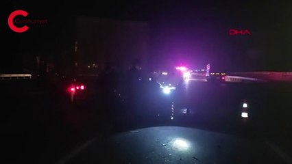 Kavşakta dönen TIR'a otomobil çarptı: 3 ölü, 5 yaralı