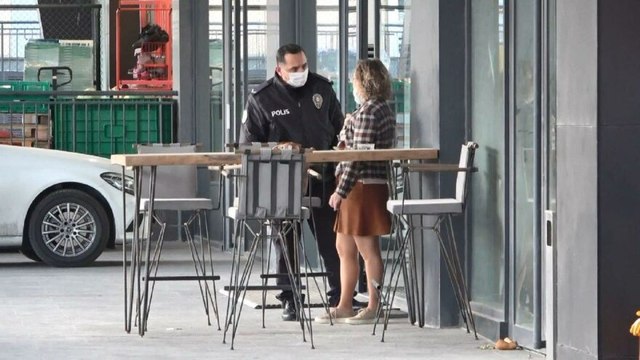 Metrobüsten inen kadını takip edip fotoğraflarını çekerken yakalandı