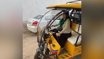 Janhvi Kapoor ने चलाया Rickshaw, CUTE VIDEO Viral | Janhvi Kapoor VIRAL VIDEO | Boldsky