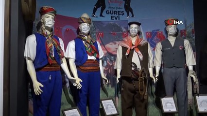 Korona Virüse Dikkat Çekmek İçin Heykellere Maske Taktılar