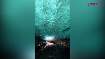 Donmuş okyanusun altında dolaşmak!