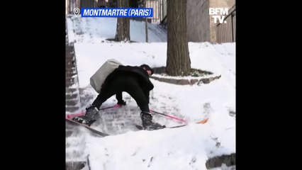 Un jeune parisien expérimente le ski à Montmartre