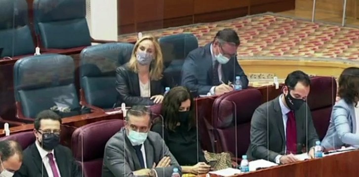 Ayuso, a Pablo Gómez Perpinyà: En Cataluña los comerciantes me decían que las medidas les habían llevado a la ruina. Le puedo asegurar que como se mira a la Comunidad de Madrid es con admiración y respeto