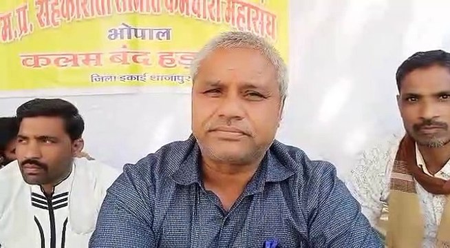 अपनी विभिन्न मांगों को लेकर कर्मचारी महासंघ द्वारा लगातार चौथे दिन भी धरना प्रदर्शन जारी