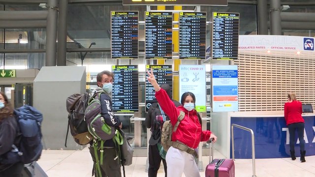 Los usuarios de avión y AVE se desploman más de un 60% en 2020