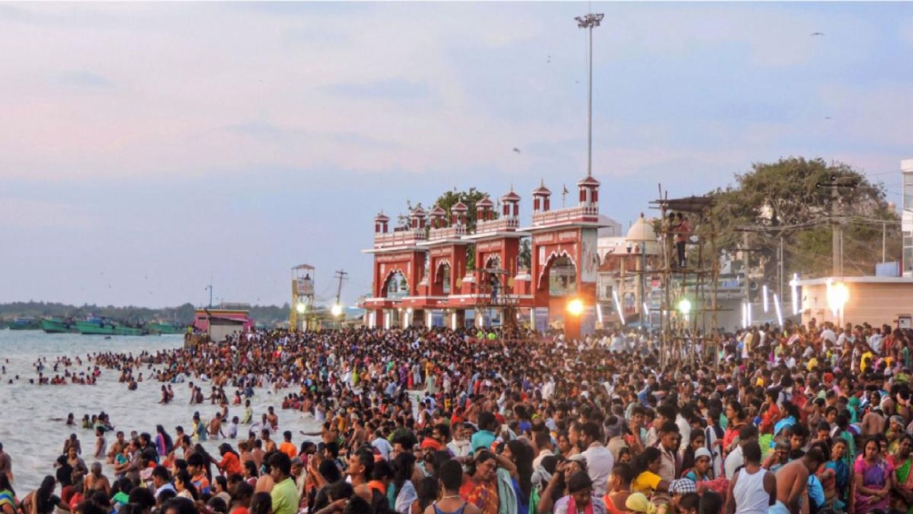 Mauni Amavasya today, devotees take holy dip in Ganga