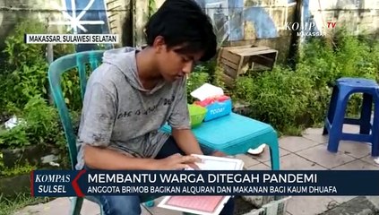 Anggota Brimob Bagikan Alquran Dan Makanan Bagi Kaum Dhuafa