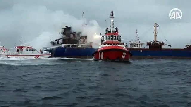 Pendik açıklarında bir gemide yangın çıktı