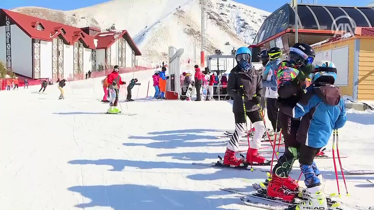 JAK timleri turistlerin can güvenliği için kayak merkezlerinde nöbette