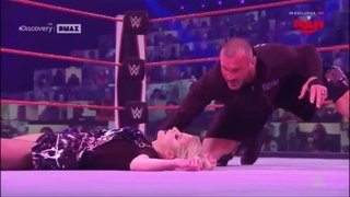 (ITA) Randy Orton attacca Alexa Bliss con l'RKO nel match contro Asuka - WWE RAW 25/01/2021