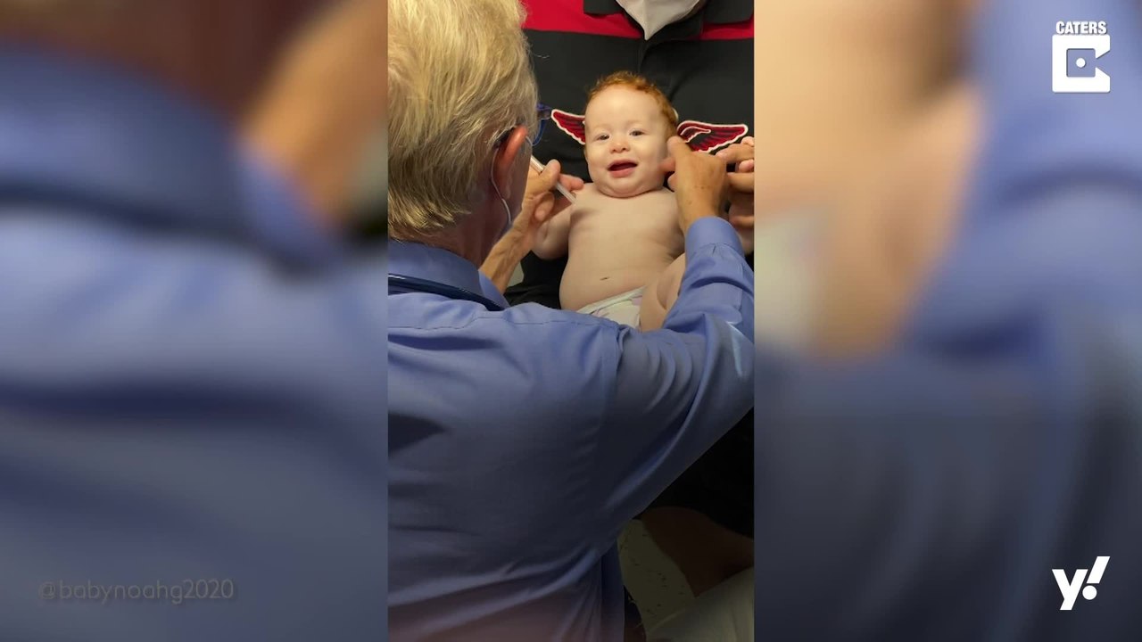 Arzt singt für Baby um ihm die Angst zu nehmen