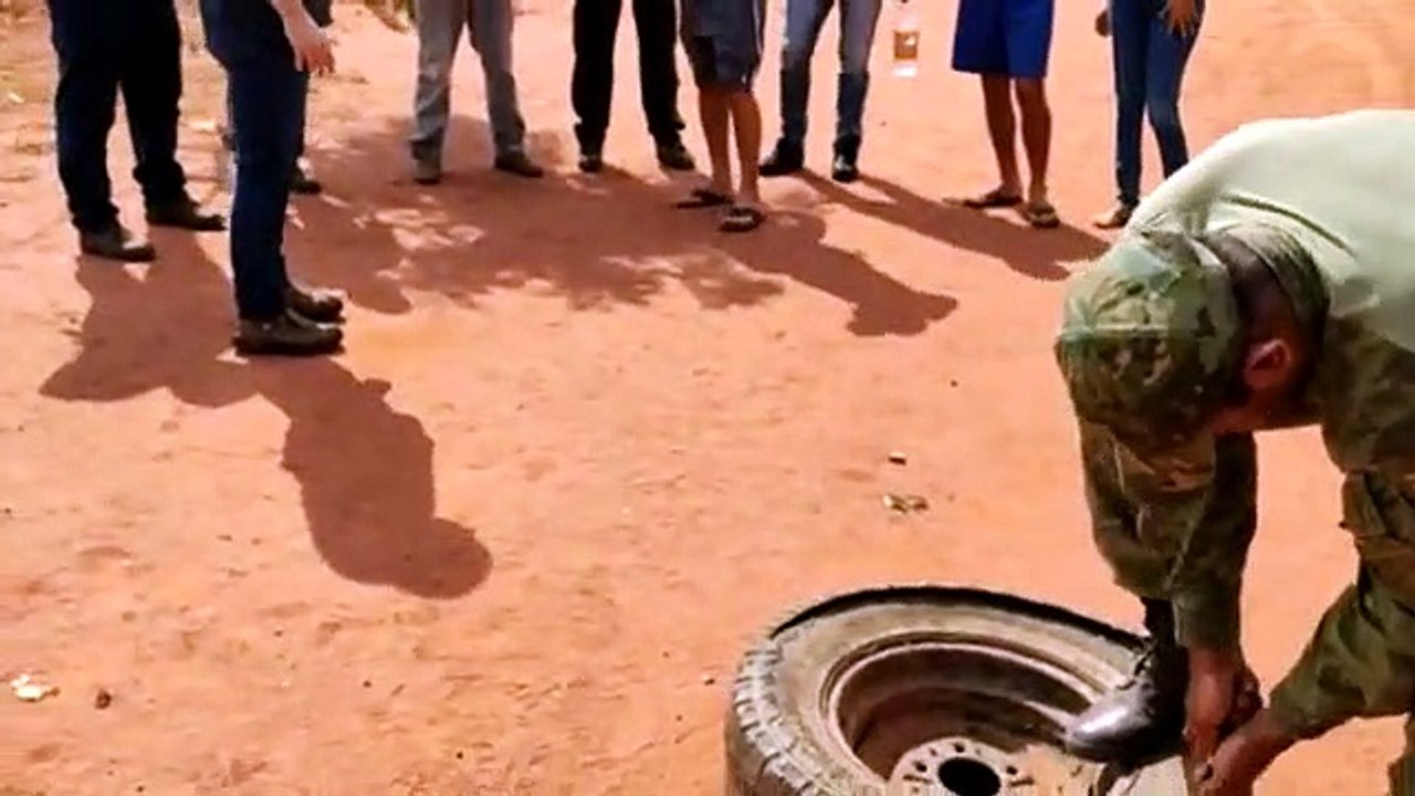 Policiais do Gefron prendem traficantes enquanto retiraram drogas em veiculo em Cáceres